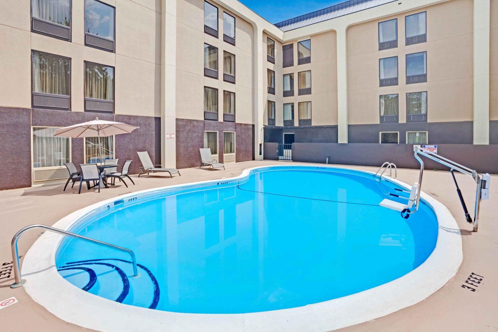 Hotel Wyndham Garden Charlotte Executive Park Exterior foto